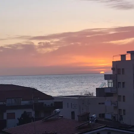 Sunset Sea View דירה
